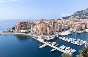 摩纳哥港口码头建筑群摄影图片